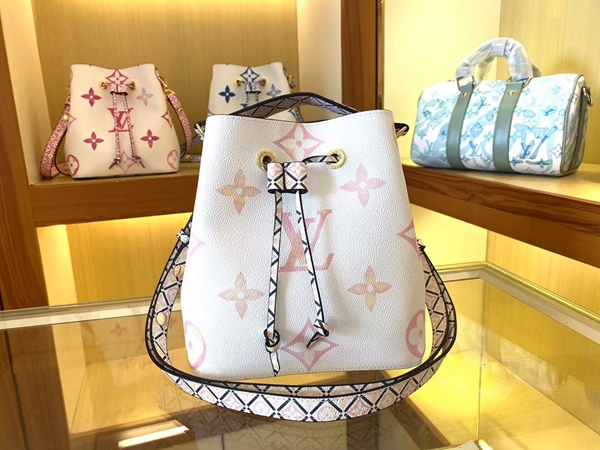 ルイヴィトンバッグ側面デザイン